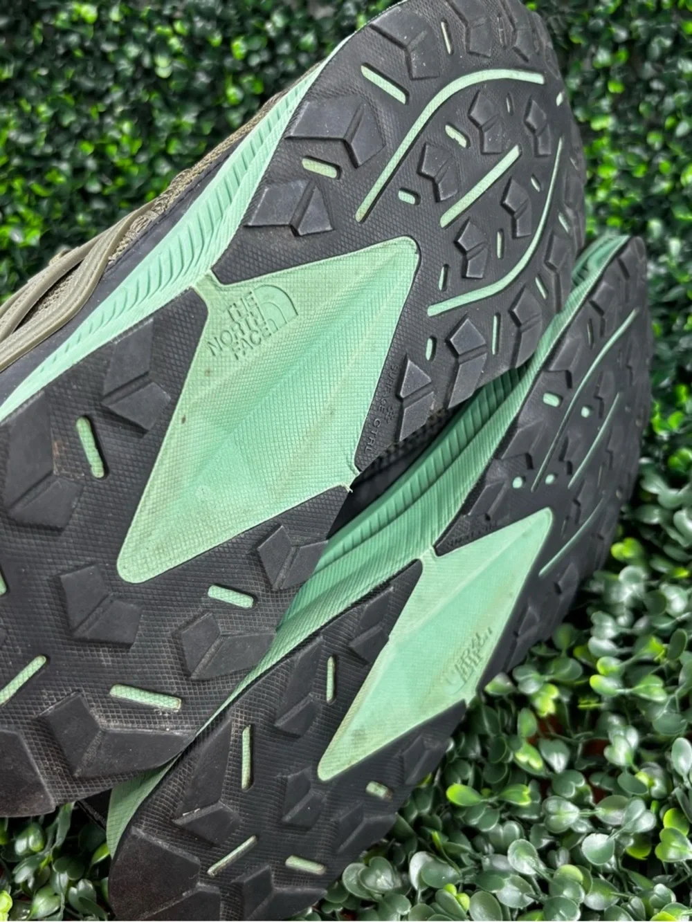 THE NORTH FACE TRAIL SNEAKERS SIZE 10.5